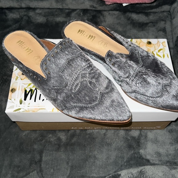 Miim Gray Fur Kim Western Mules - Picture 7 of 16